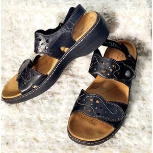 Clarks Womens Merliah Black Wedge Sandal with Straps Size 9.5 Boho Travel Casual